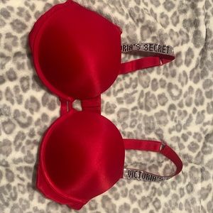 Victoria’s secret bombshell bra